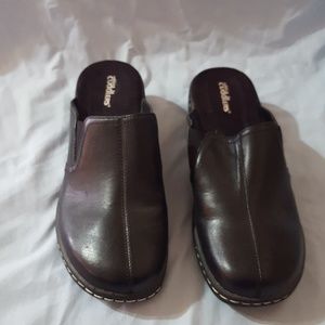 womens 7 1/2W black slip on shoes